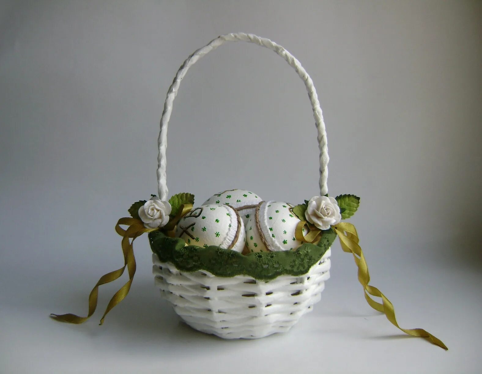 Пасхальная корзинка для яиц. Корзинка на пасху своими руками. Поделки к пасхе своими руками. Пасхальная корзинка для яиц. Пасхальная корзиночка из бумаги для детей.
