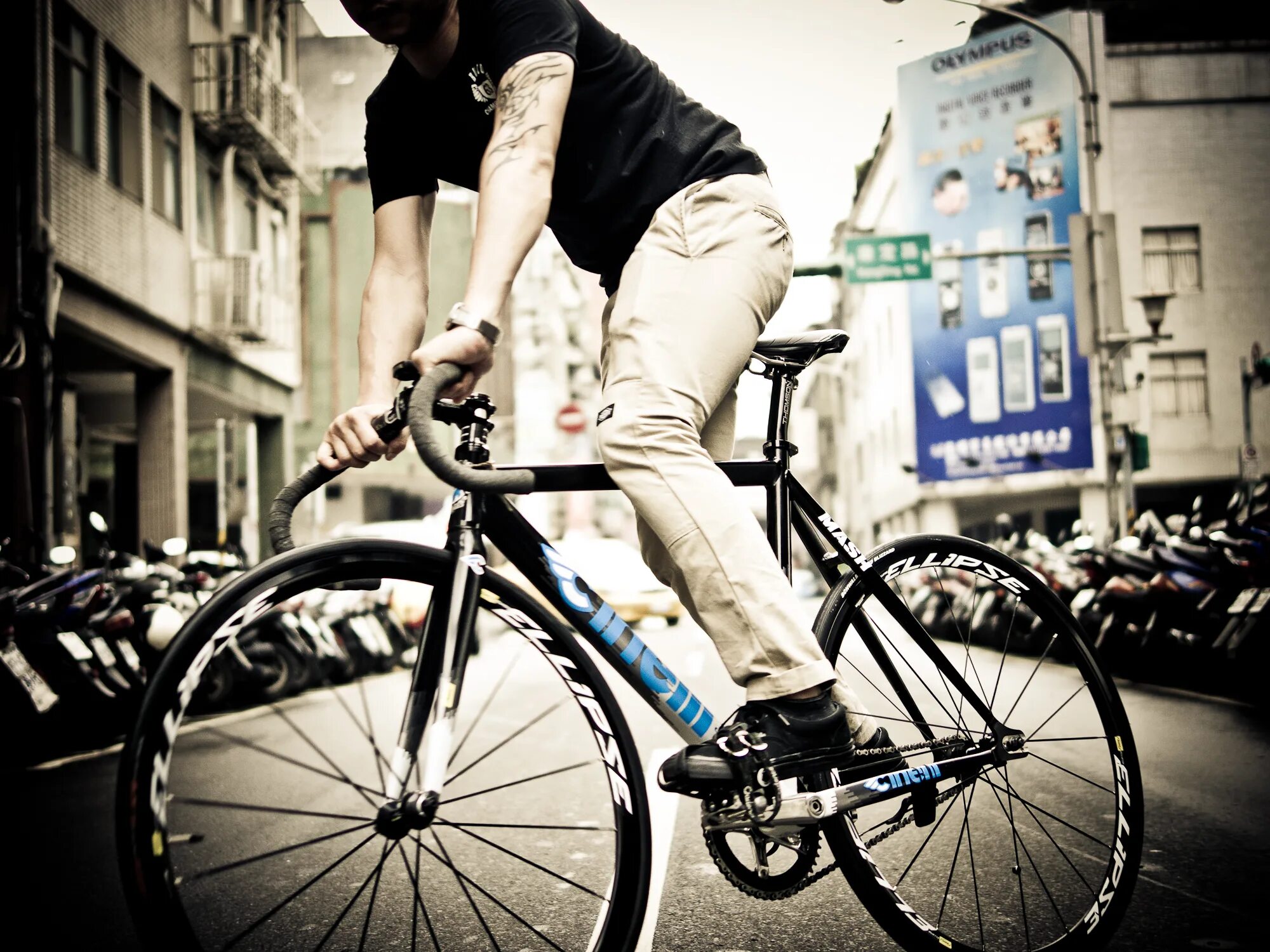 Fixed gear solid. Фиксед гир. скид fixed gear. fixed gear bike. fix gear велосипедист.