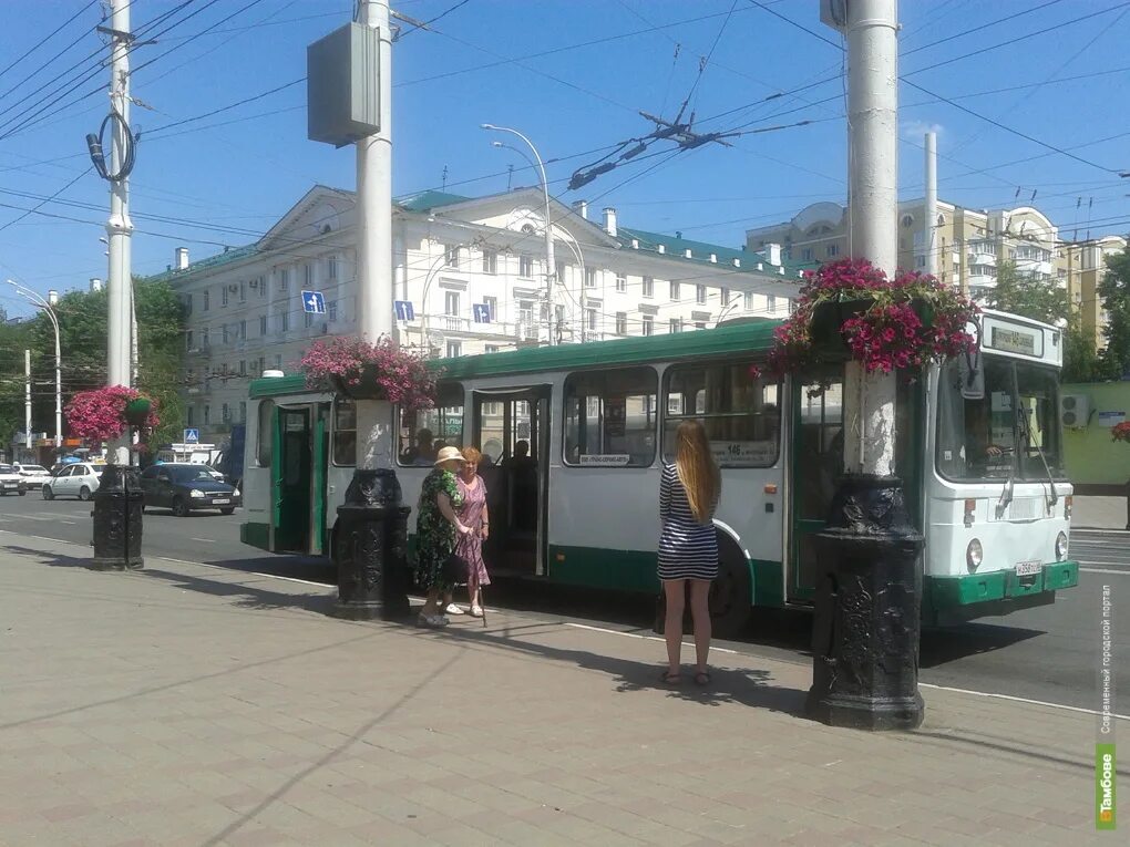 Реальное местоположение транспорта тамбов. Тамбов транспорт. Тамбовский транспорт. Муниципальный транспорт Тамбова. Улица с транспортом Тамбов современный.