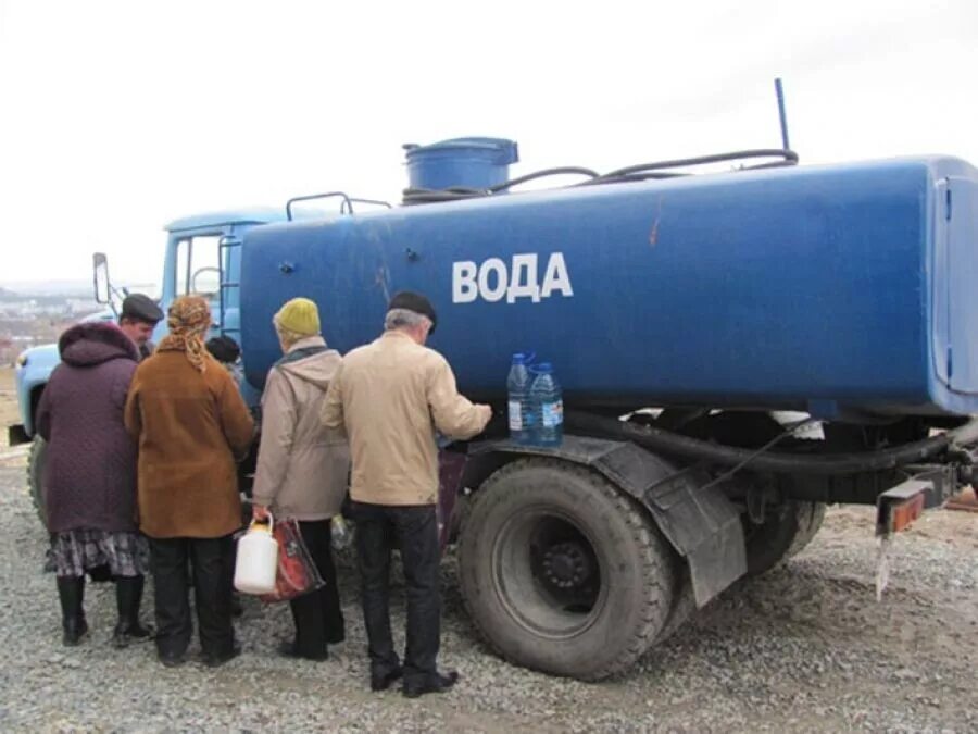 БЕЛАЗ водовозка. Подвоз воды. Подвоз воды автоцистернами. Цистерна для питьевой воды.