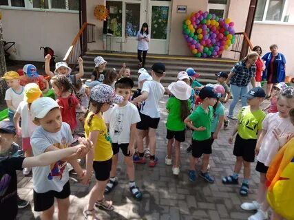 Лето- время веселья и праздников. 