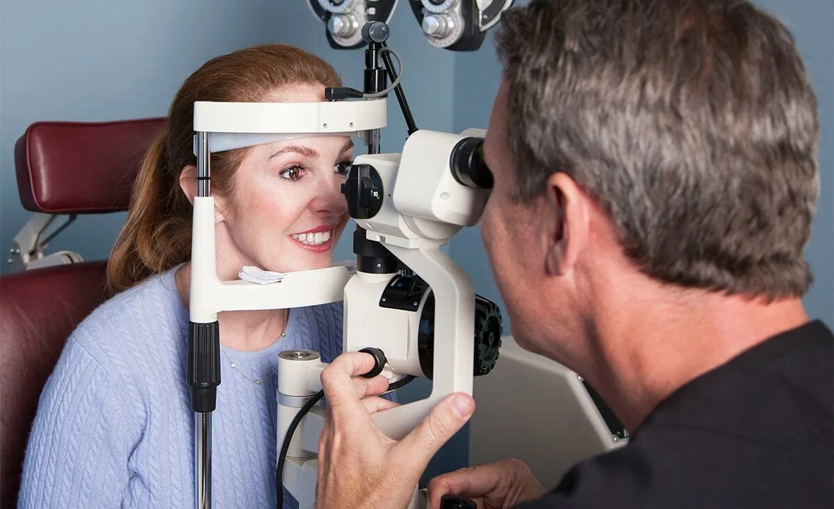 Офтальмологическая операция. Коррекция зрения лазером. Аппарат для лазерной коррекции зрения. Аппарат ласик для коррекции зрения. Лазерная операция восстановление