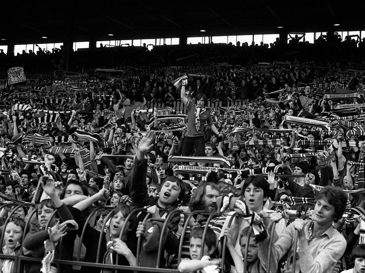 Old fans. Манчестер Юнайтед Олд Траффорд. Fan pictures Football 1930. Old Fan. Wembley man Utd Fans old School.