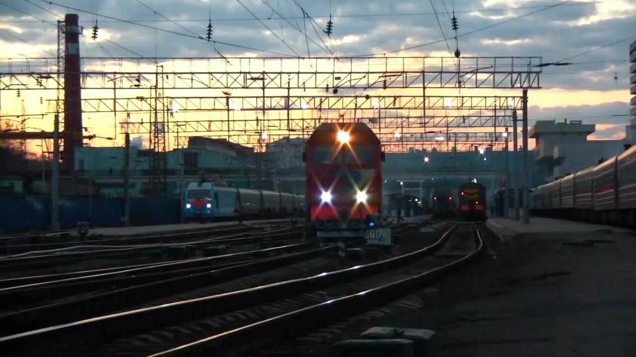 Поезд 110. Тэп70бс 116. Тепловоз тэп70 с пассажирским поездом. Поезд 559 ростов волгоград. Фирменный поезд волгоград москва.