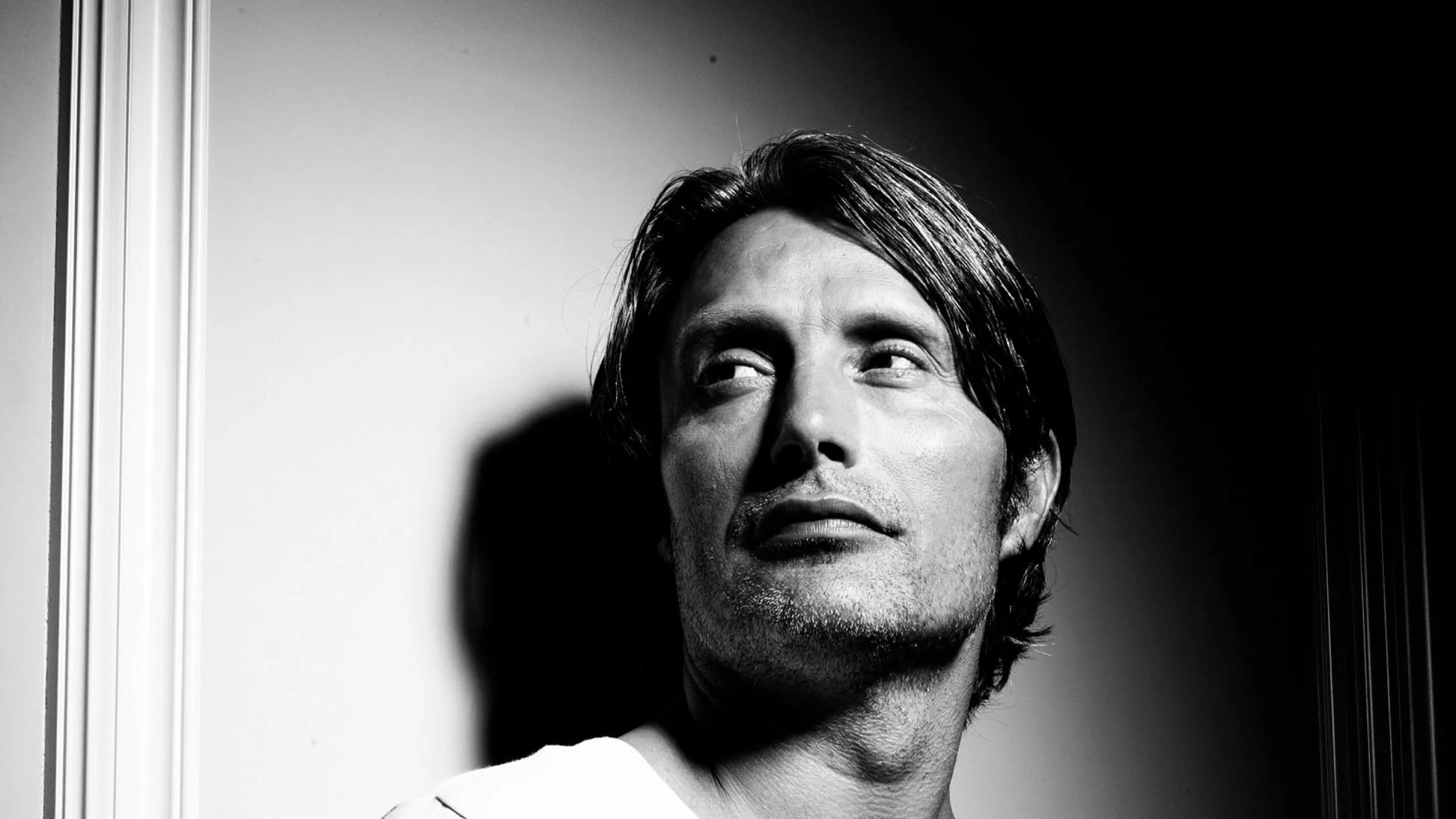 Михельсон актер. Актер мадс миккельсен. Мадс миккельсен в молодости. Мадс миккельсен. Мэд михельсон.