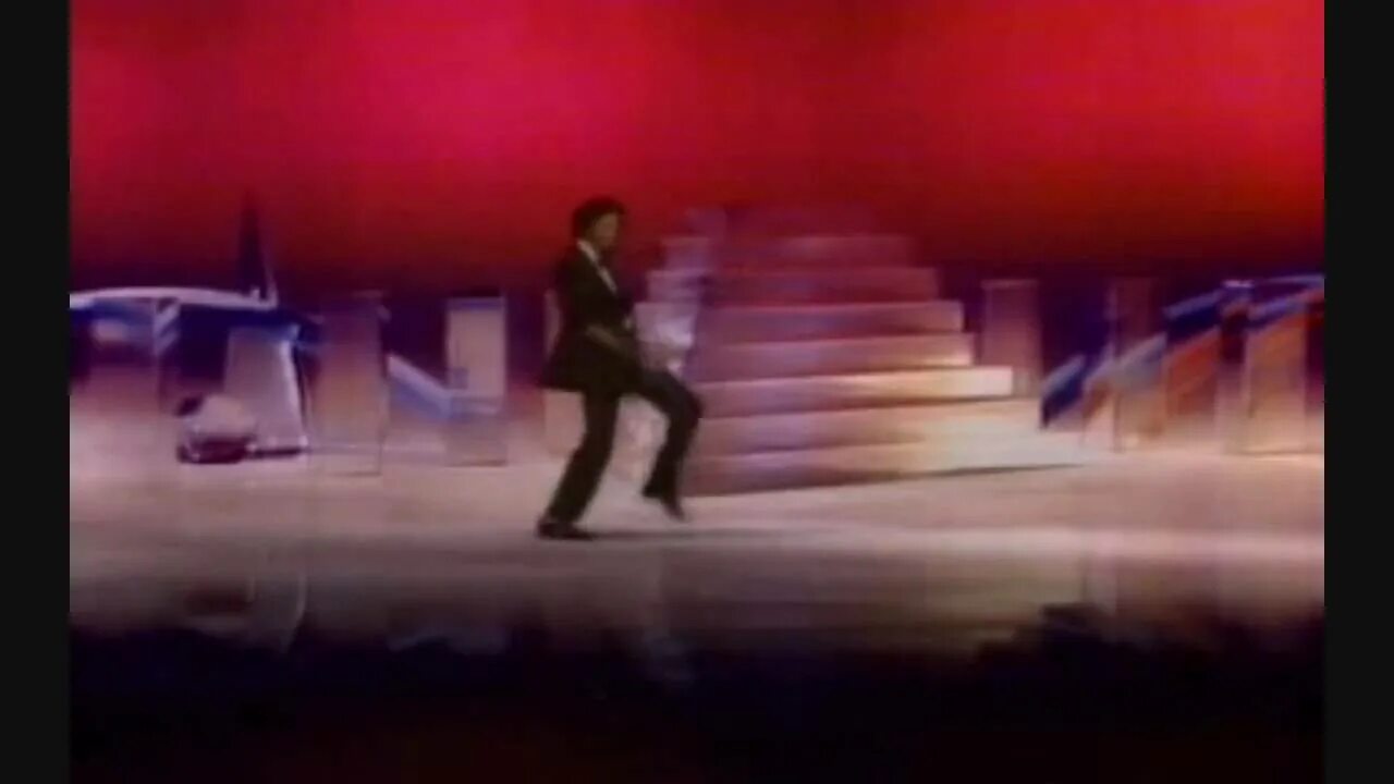 Don t get enough. Michael jackson off the wall 1979. майкл джексон don&#039;t stop til you get enough clip. michael jackson don&#039;t stop &#039;til you get enough official video. дискотека авария клипы.