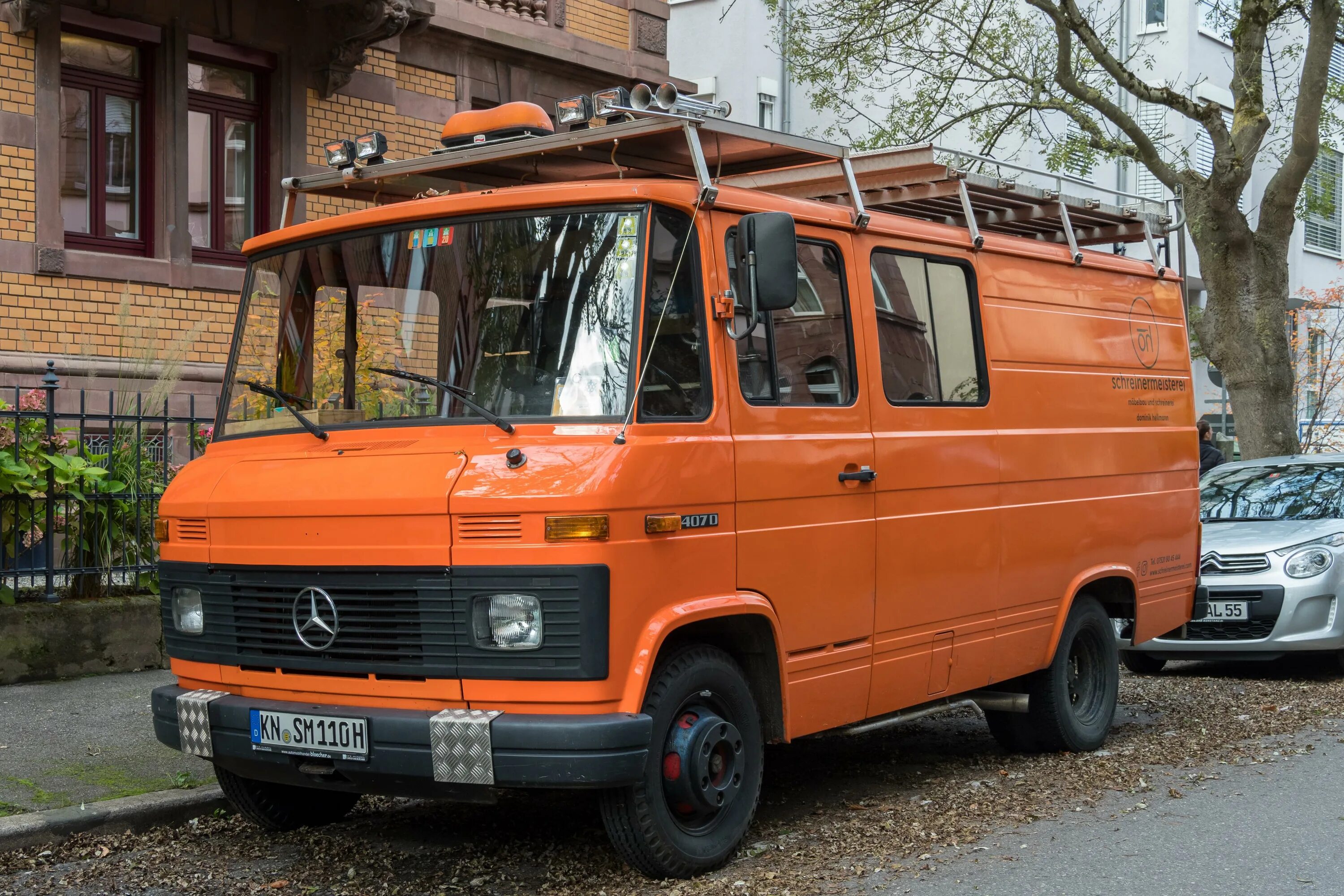 Купить мерседес т2. Mercedes-Benz 407d. Мерседес Бенц 407d. Mercedes t2 407d. Mercedes Benz 407.