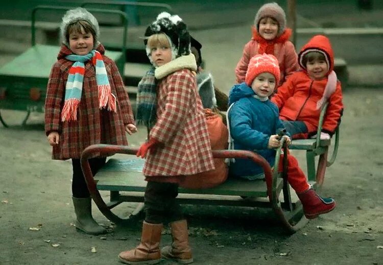 Ну детство. Советское детство. Дети советского Союза. Советское детство цветные. Счастливые советские дети.