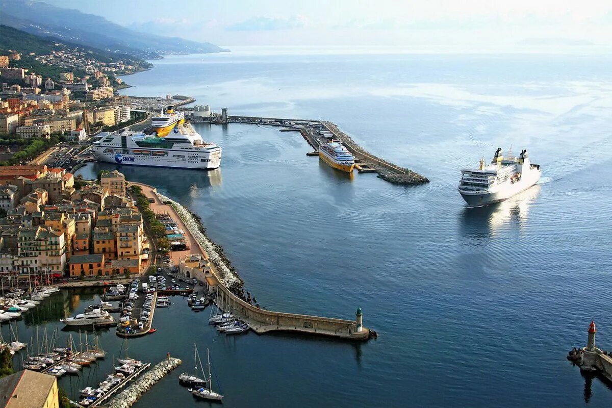 Город и порт в италии 7 букв. Круизный порт Ливорно. Морской порт Чивитавеккья. Порт Джиролато Корсика.