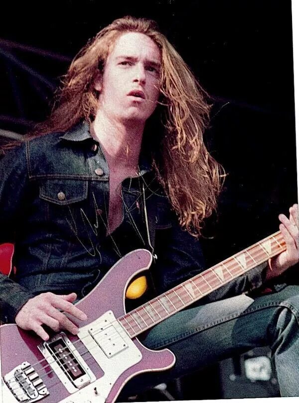 Metallica cliff burton. Metallica cliff burton. Клиффорд ли бертон. Клифф бертон. Клифф ли.