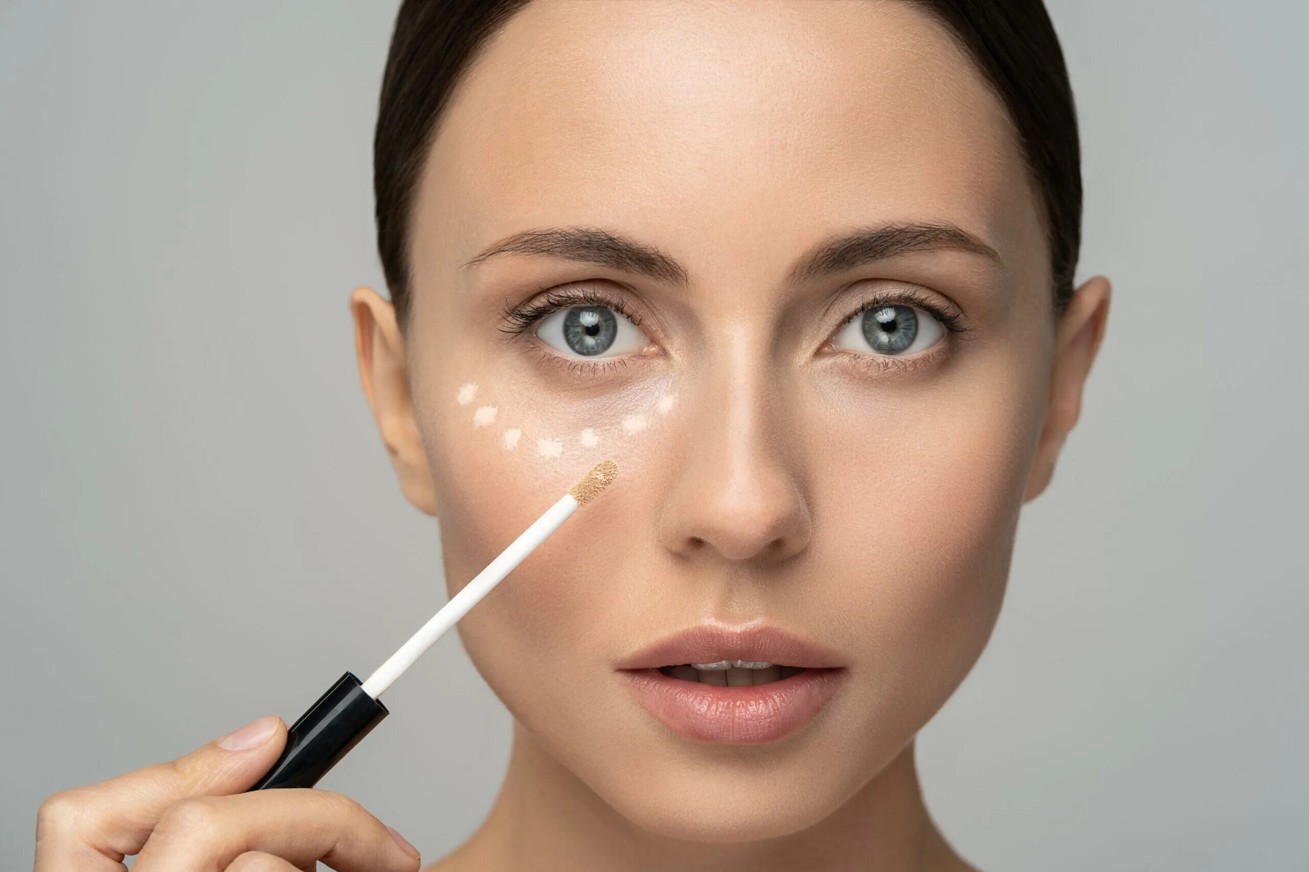 Make up corrector