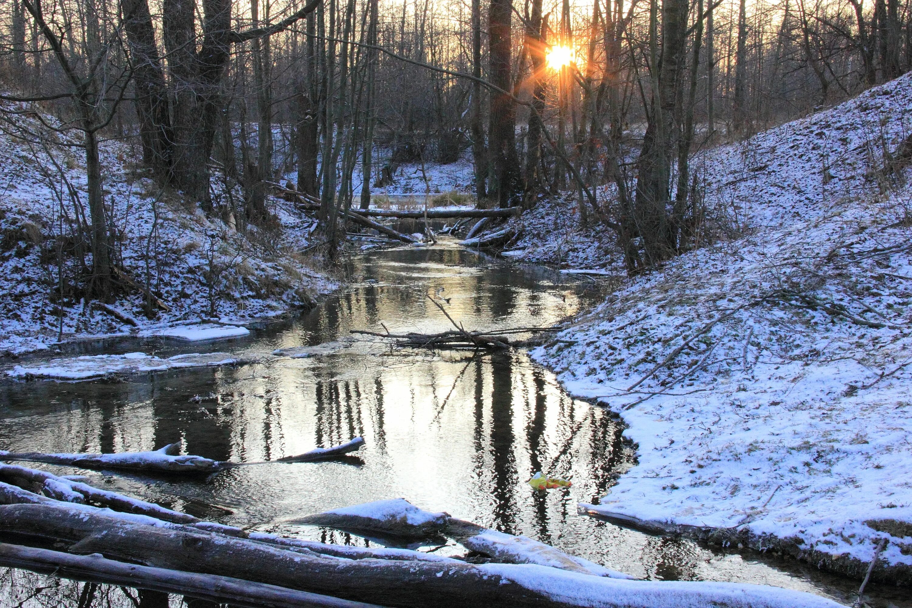 Весенние ручьи. Весенний Ручеек. Весенние ручьи в городе.