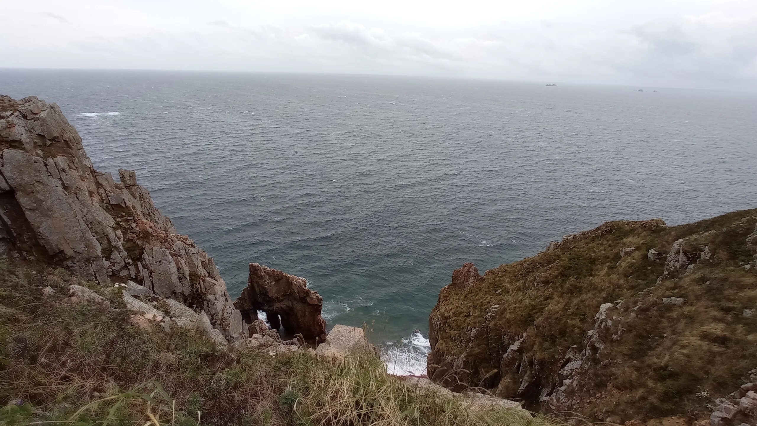 Остро 17. Остро 17. Канонерский остров санкт-петербург. Остро 17. Гроты и кекуры мыса бурунный.