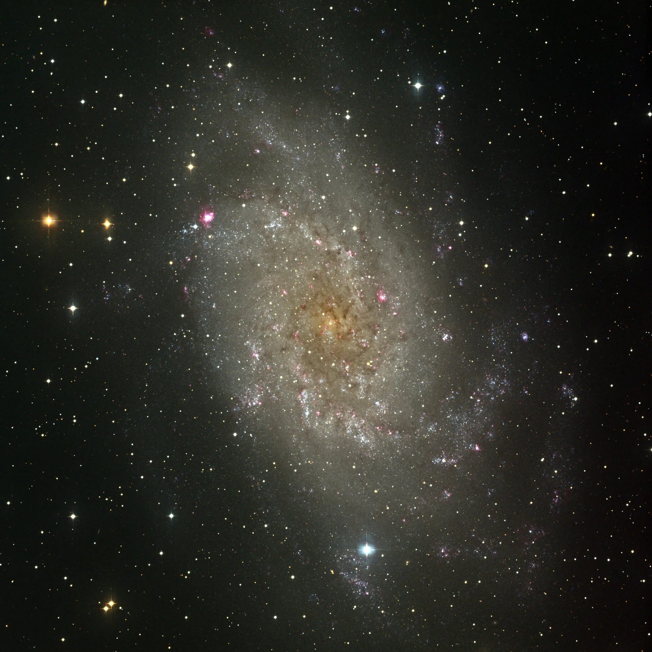 Расстояние до ближайшей галактики. M33. Млечный путь Андромеда треугольник. Ближайшая Галактика к млечному. Самая близкая Галактика.