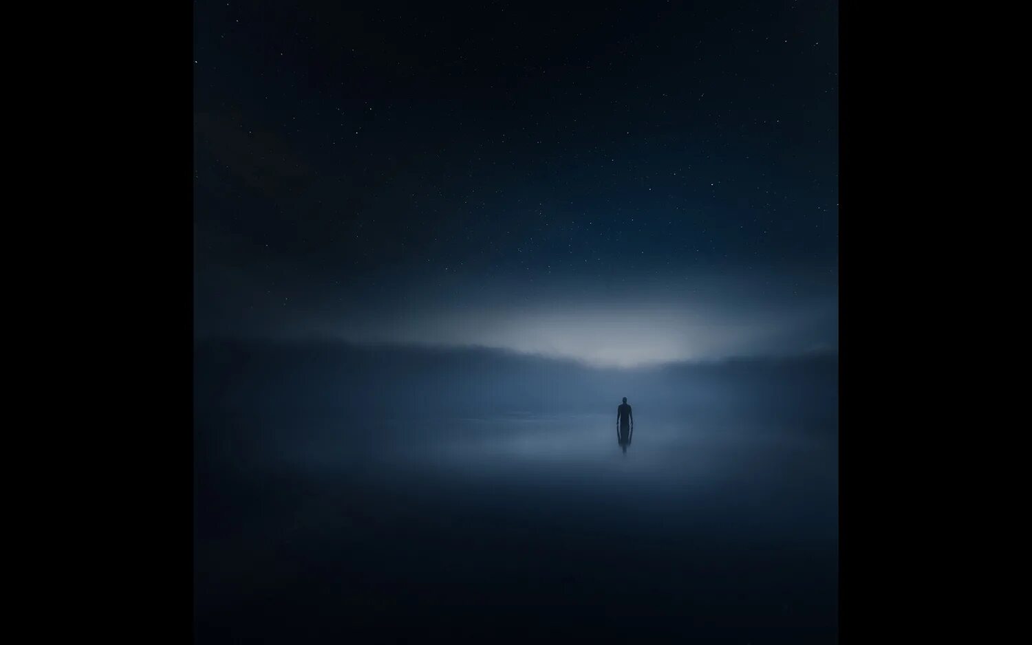 Пустота в небе. Одинокий человек в тумане. Гнетущая тишина. Серое одиночество. Мрачная обстановка.