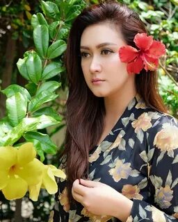 Gadis cantik