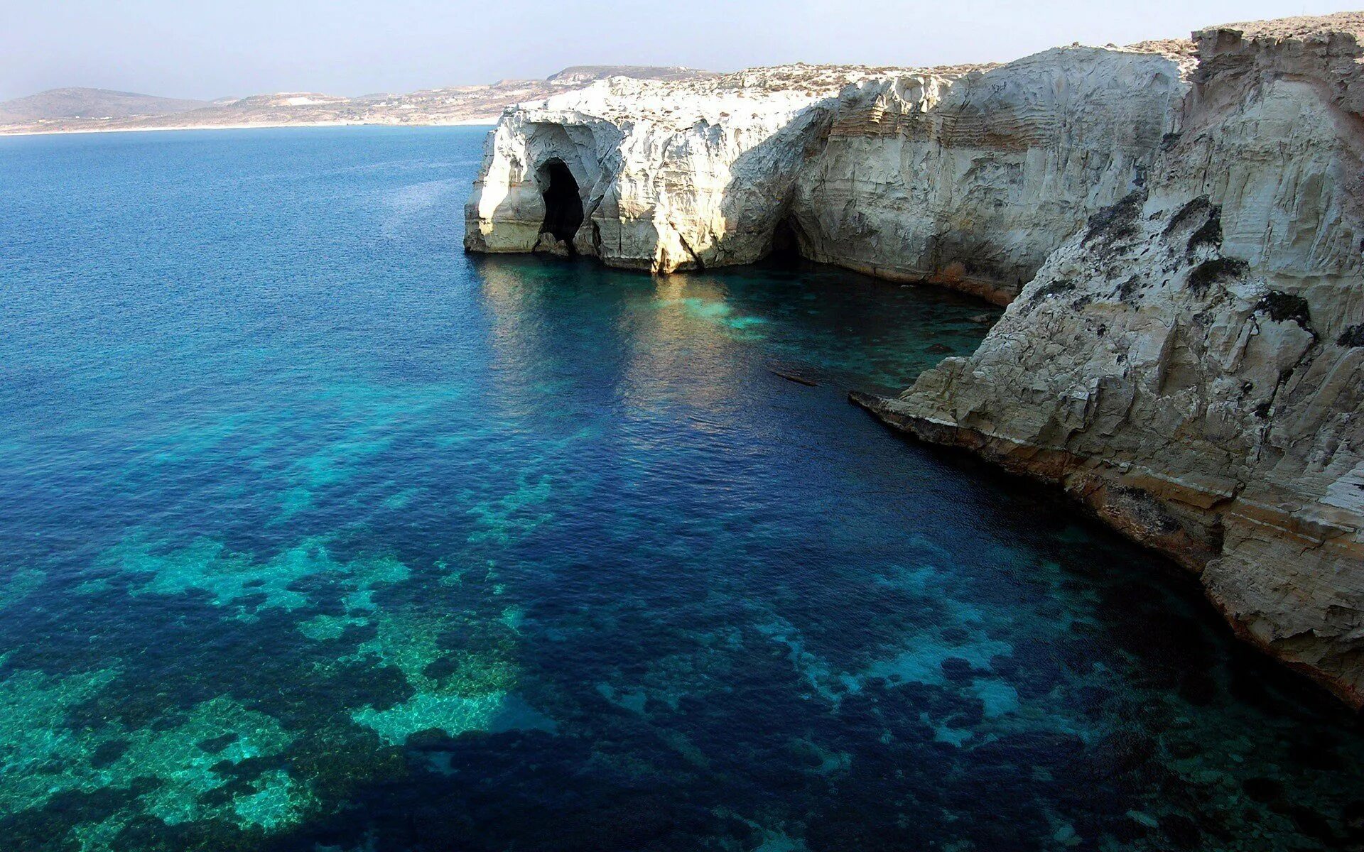 Большие острова средиземного моря. Остров Милос Греция море. Греция Ионическое море берег. Крит Ионическое море. Эгейское море Крит.