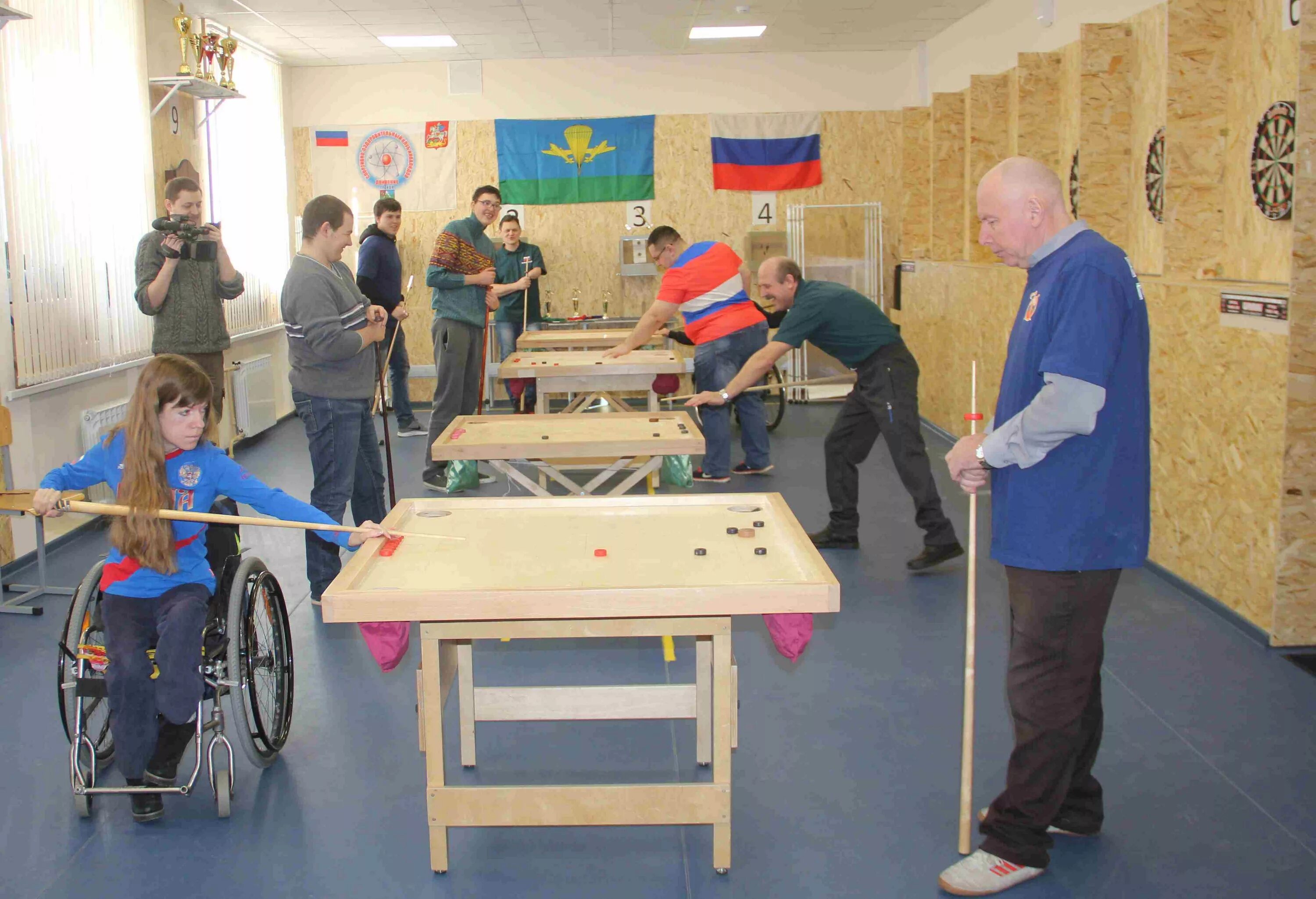 Дети инвалиды в спорте. Соревнования для детей с ограниченными возможностями. Игра бочча для инвалидов. Групповые занятия с детьми. Бочча паралимпийский вид.