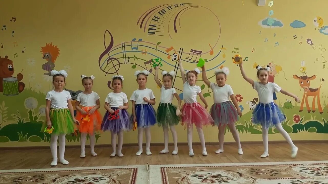 Озорная полька оркестр. Корзинка для садика для танцев. Танец озорная полька в детском саду. Танец озорная полька в детском саду. Филиппенко озорная полька.