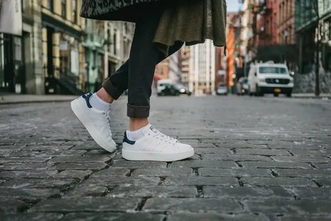 Белые кроссовки с какими носками носить