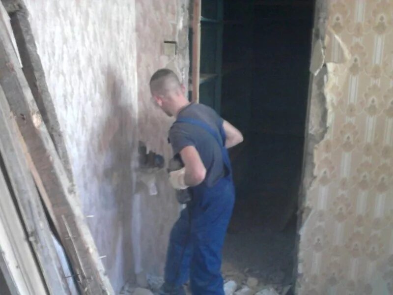 демонтаж блоков. демонтаж по другому. демонтаж стен и перегородок. демонтаж гипсокартона. демонтаж стройка.