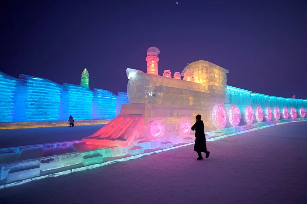 Харбин лед. Харбин китай ледяной город 2025. ледяной городок харбин 2025. харбин фестиваль льда и снега 2025. фестиваль ледяных скульптур в харбине 2025.