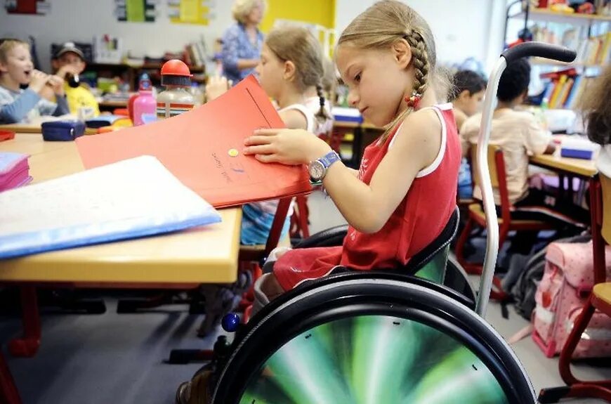 Школьная форма ребенку инвалиду. Инклюзивное образование. Образование детей с ограниченными возможностями. Образование детей инвалидов. Дети инвалиды в школе.
