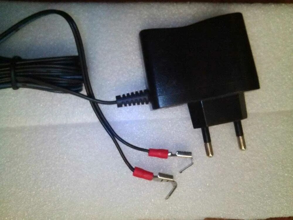 Блок питания вместо 2х батареек. Адаптер блок питания 3 вольта для газовой колонки. 5 v вместо батареек. Блок питания 1. Блок питания для колонки нева 3 вольта.