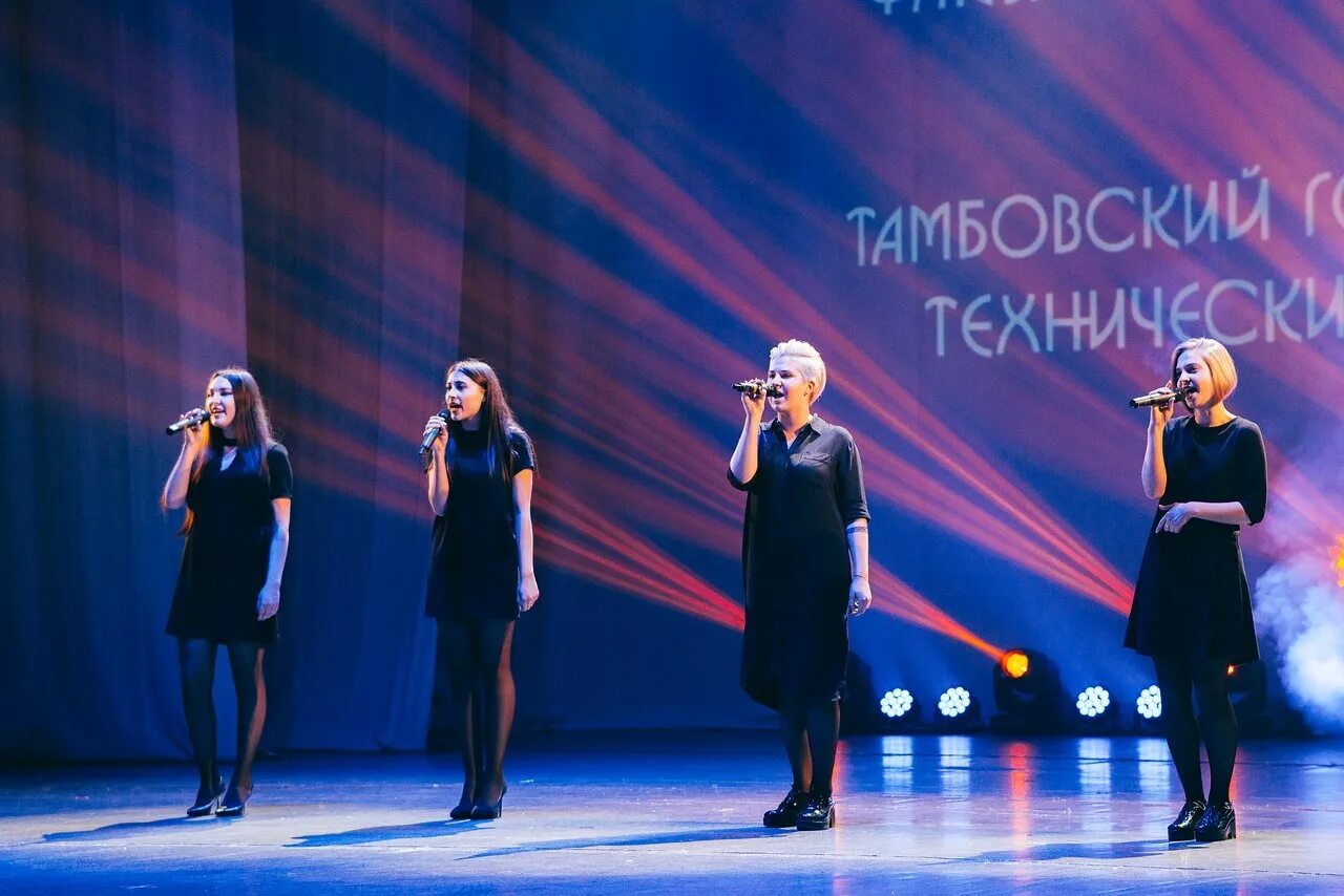 вадим месяц поэт. уфа молодежный театр спектакль "оскар". месяц выступать. рамжан певец бурятия. месяц под косой.