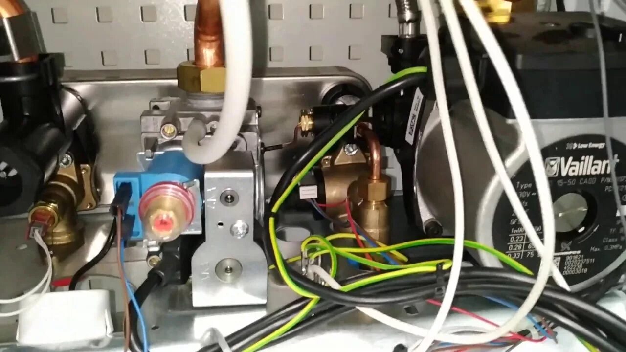 Vaillant TURBOFIT VUW 242/5-2. Газовый котел Vaillant TURBOFIT VUW. Котел Вайлант турбо фит. Газовый котел Vaillant Turbo Max 242 клапан.