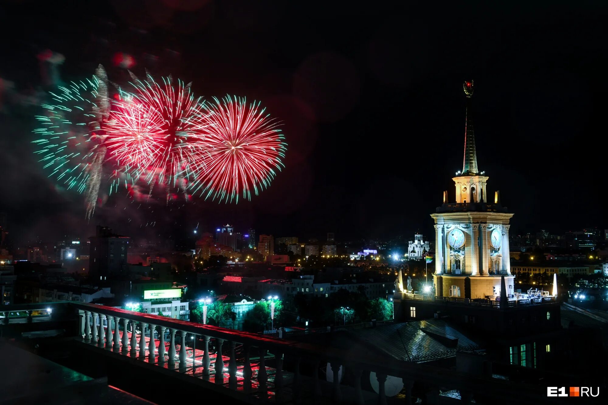 Во сколько салют в екатеринбурге