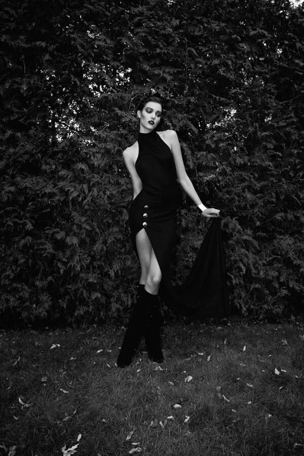 Pin de Amber Koch en Photoshoot inspiration Poses de modelos de alta costura, Mo