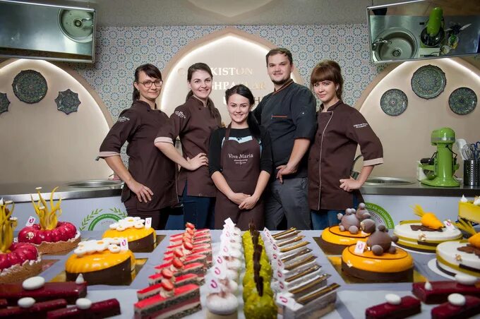 Кондитер александр щикарева. Александр кислицын кондитер. Александр кислицын кондитер курсы. Кондитерская школа. Шеф кондитер кислицын.