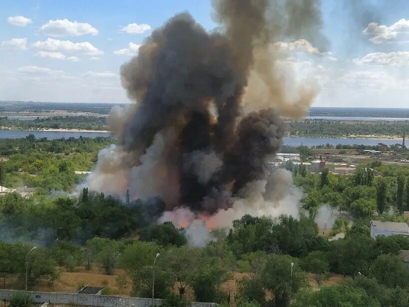 Взрыв береговой. Взрыв заправки в Волгограде 10.08.2020. Взрыв на заправке в Волгограде 10.08.20.