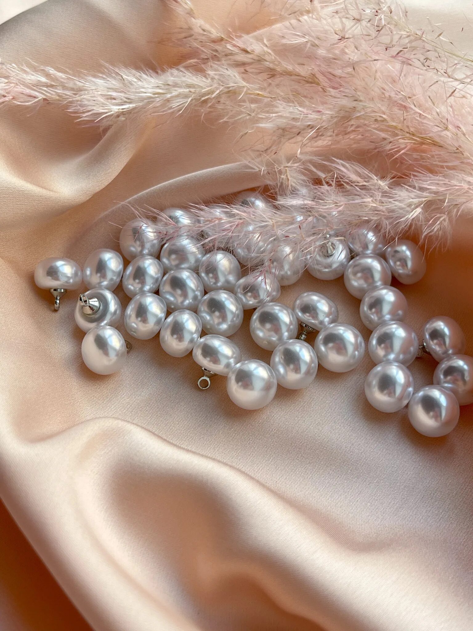 Жемчуг 10мм №099 индиго (20см). Жемчужный бисер. Бусины жемчуг капля. Жемчуг 10. Пуговицы с жемчугом.