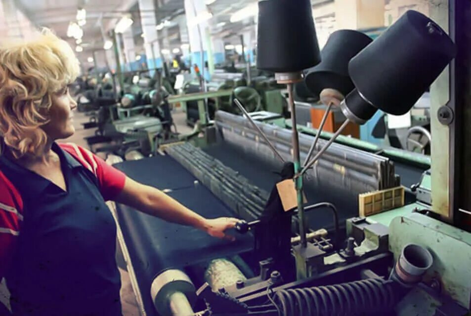 Текстильное производство. Текстильная промышленность. Текстильная промышленность России. Ткацкий цех.