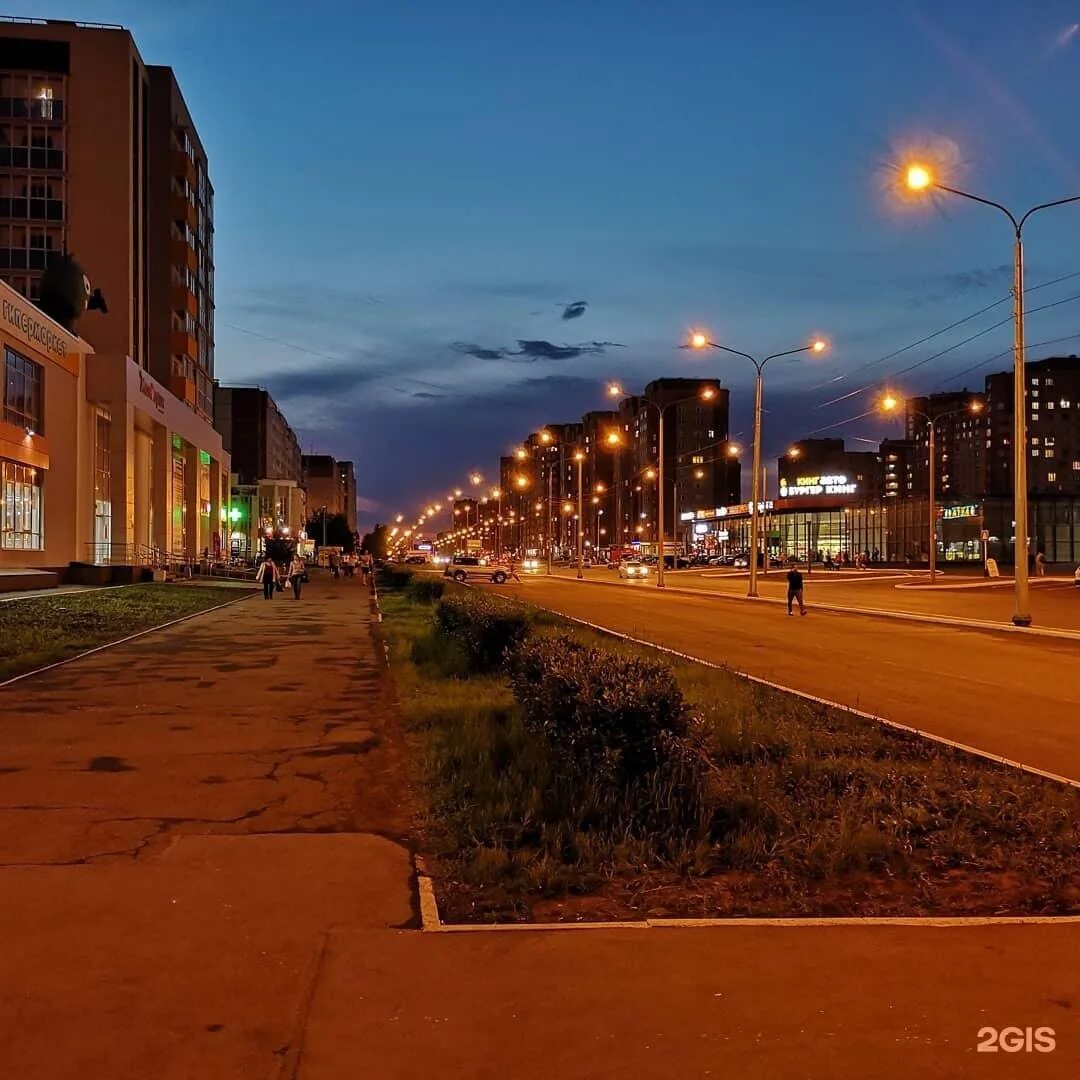 Погулять оренбурге. Улица Салмышская в Оренбурге. Город Оренбург ул Салмышская. Ночная Салмышская Оренбург. Город Оренбург Салмышская 67 /1.