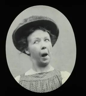 1900 человек