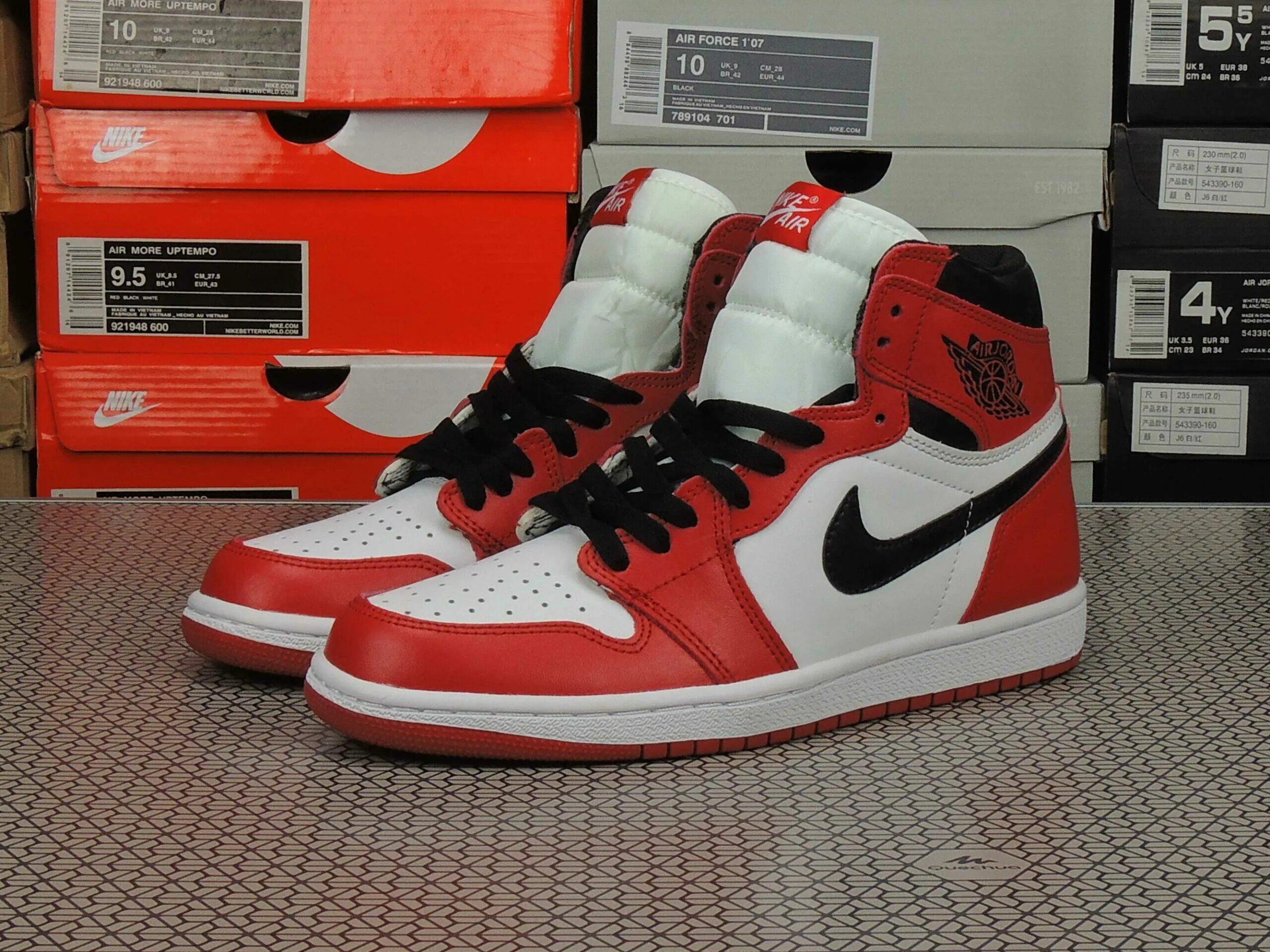 Nike Air Jordan 1 Retro High og Red. Nike Air Jordan 1 Retro High og Red White. Nike Air Jordan 1 Retro High Red White. Jordan 1 Retro High og Red.