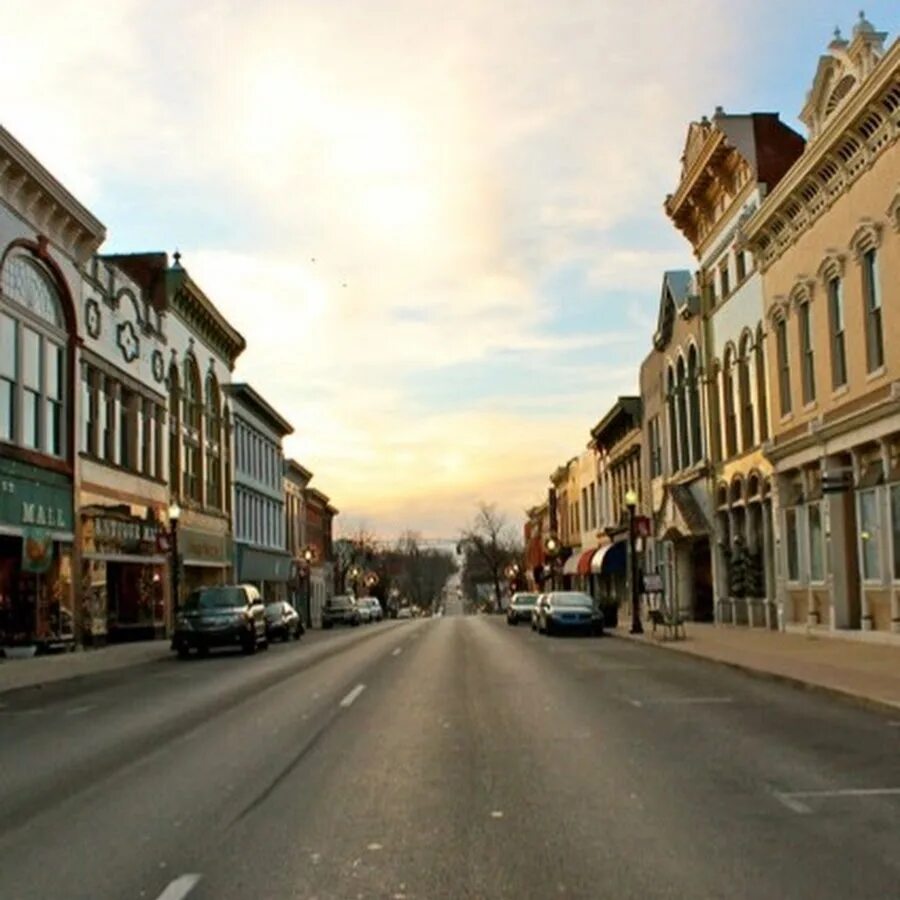 This town small. Шелбивилль город в США. Падука Кентукки город. Луисвилл фото улиц города. Small Town Street Oregon.