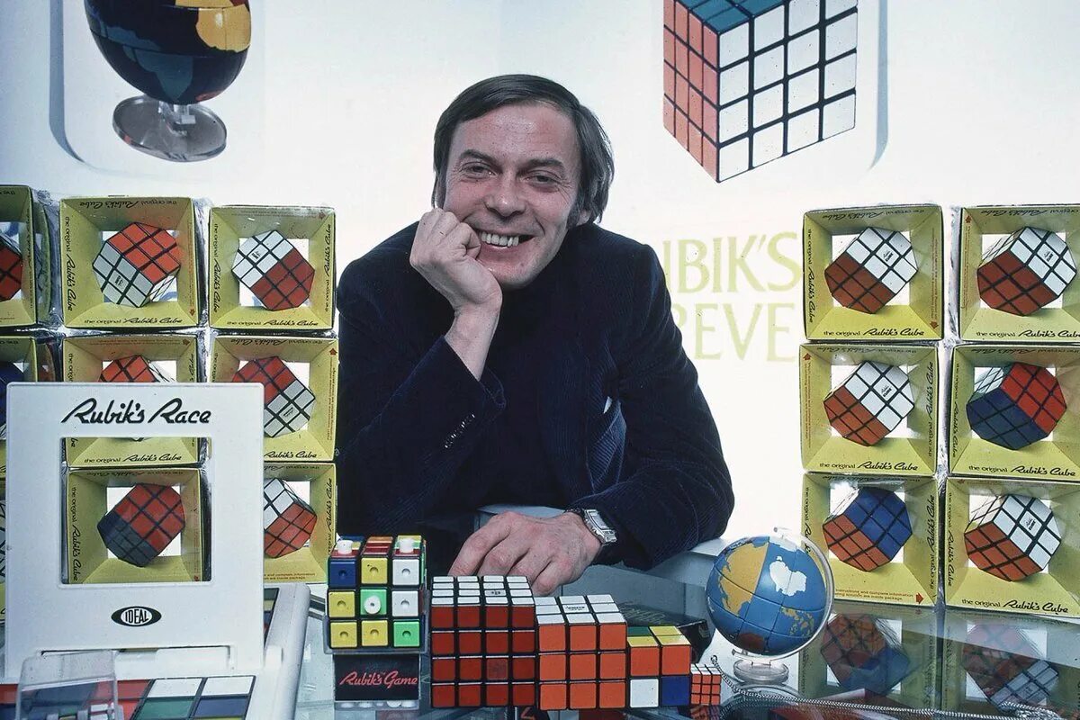 Рубиком фото. Эрно рубик. Эрно рубик 1974. Кубик Эрно рубик. Эрнё рубик с кубиком Рубика.
