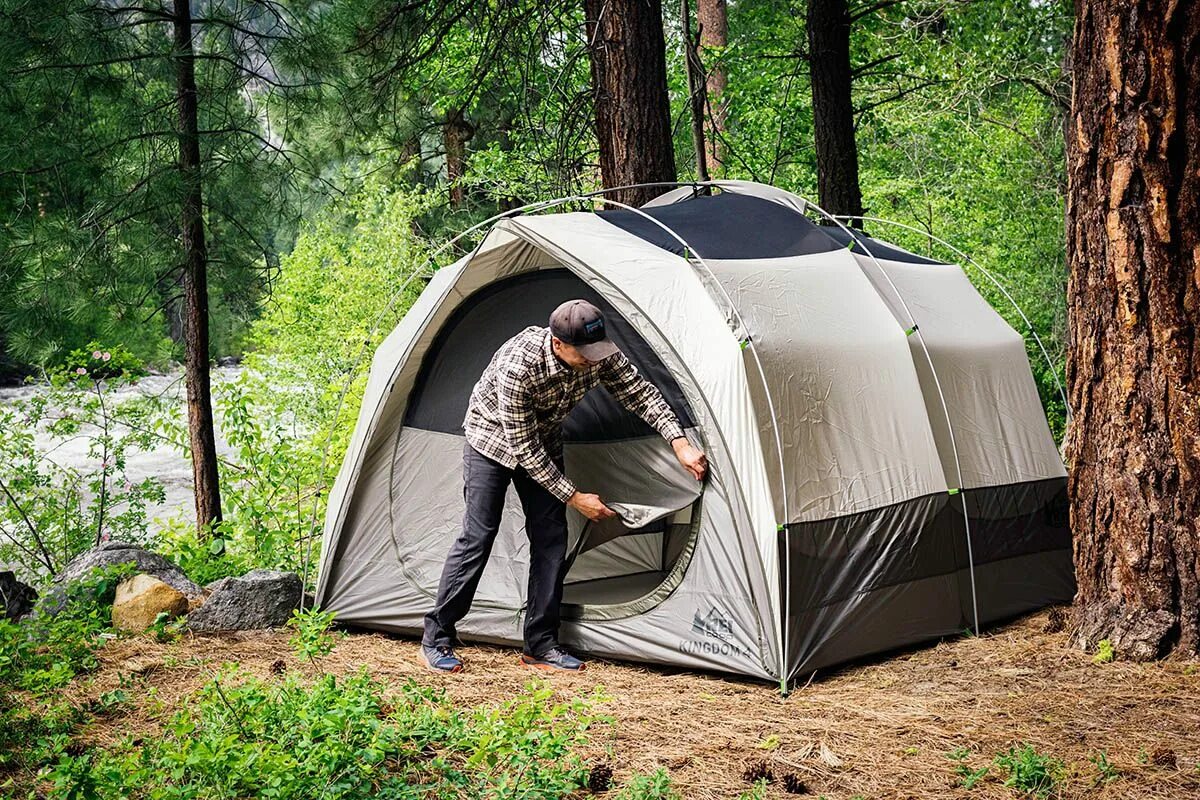 Camp men. Палатка Camping Tent. Палатка Тревел топ. Best Camp палатки. Поход с палатками.