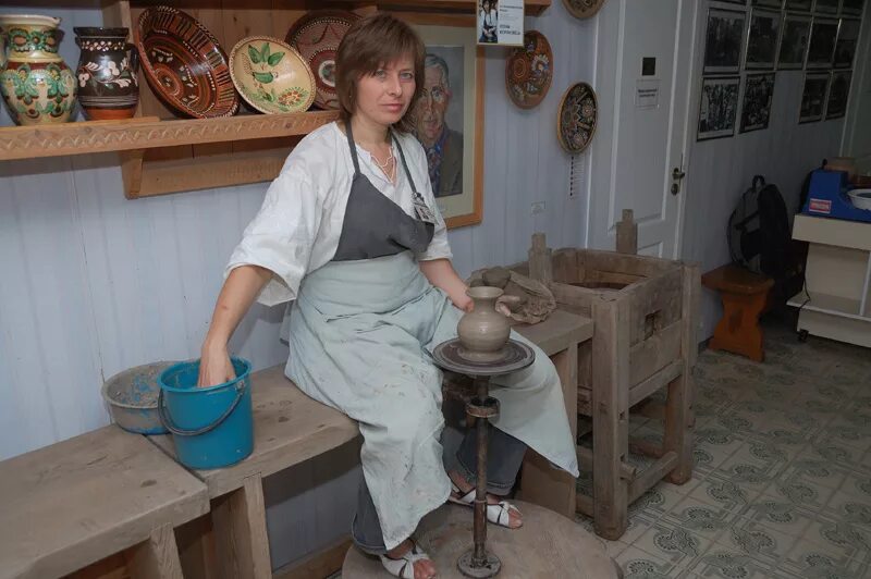 гончарное дело на руси. гончарная мастерская мышкина. гинекология на гончарном екатеринбург. гончарная мастерская. фотосессия в гончарной мастерской.