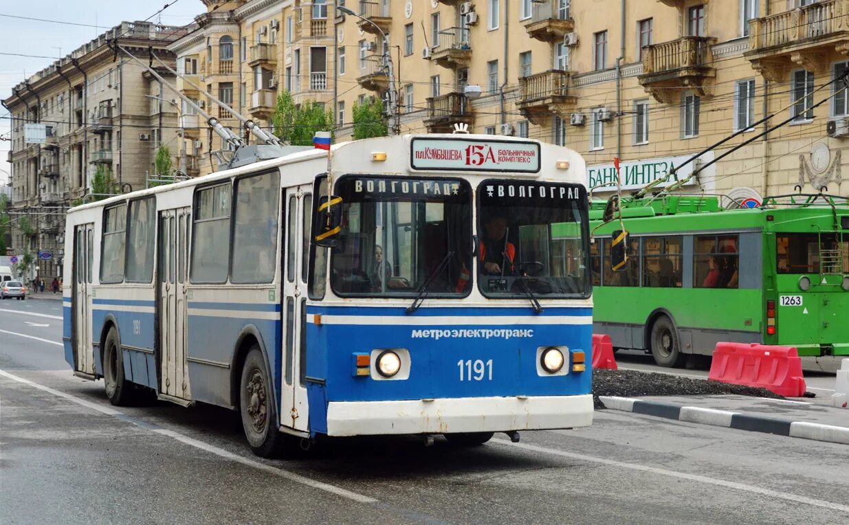 Троллейбус 15 время. Троллейбус 15. Волгоград троллейбус 15а 1202 вчера журавлёв жёлтый. Троллейбус ЗИУ бортовой маршрутоуказатель.