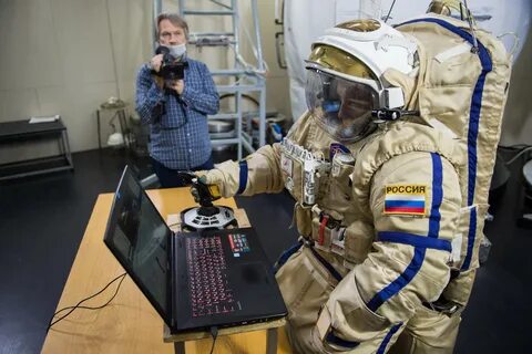 Первый длительный космический