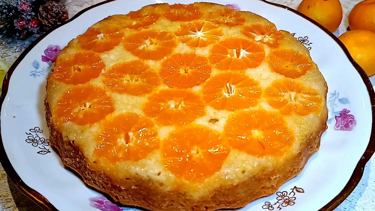 Пирог из свежих мандаринов. Пирог из мандаринов. мандариновый пирог на сковороде. шарлотка с мандаринами в духовке. пирог перевертыш.
