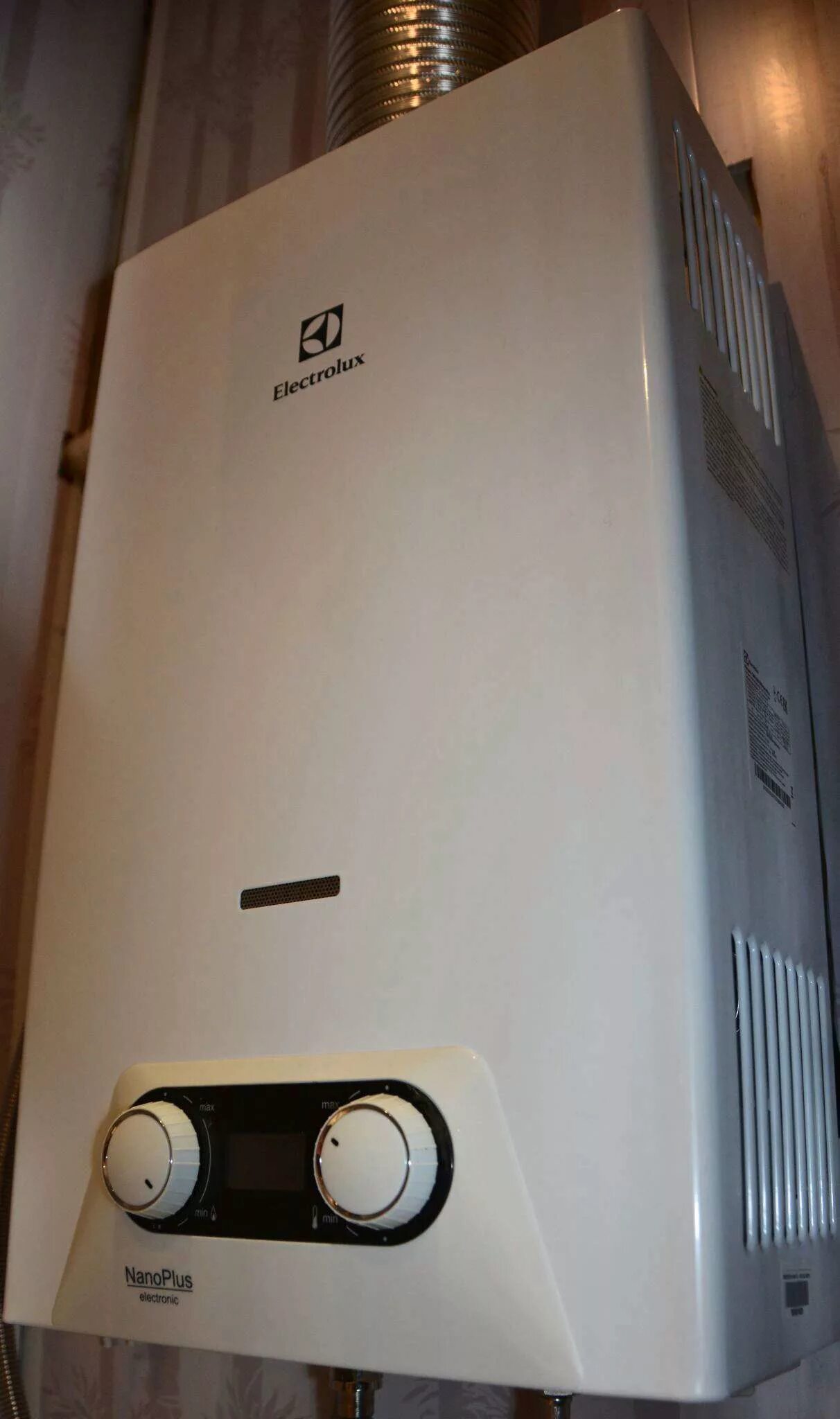 Electrolux nano plus. Electrolux nanoplus 265. Газовая колонка electrolux gwh 265. Gwh 265 ern nanoplus. Газовая колонка electrolux gwh 265.