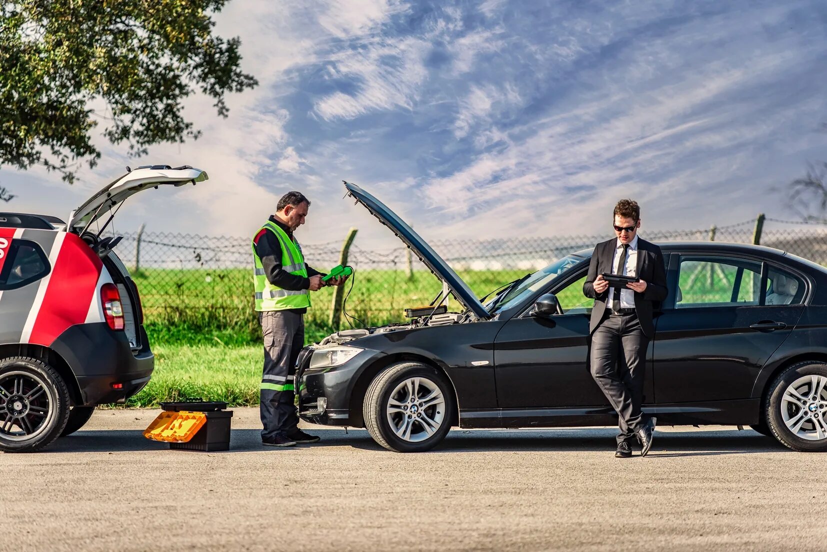 Автопомощь на дороге. Автопомощь выездная. Roadside assistance. Автопомощь на дороге фото.