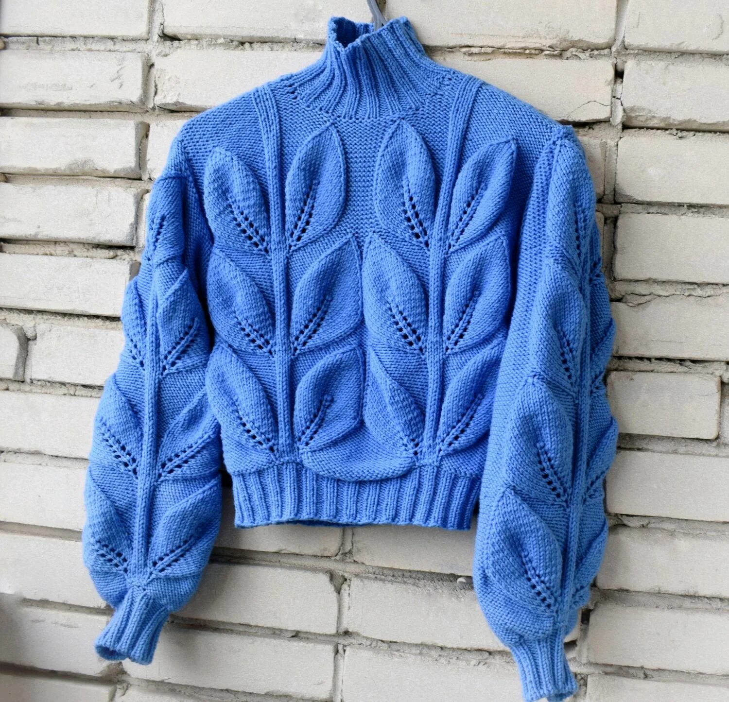 Джемпер листьями. Свитер. Вязаный свитер. Свитер с листьями. Свитер с листиками.