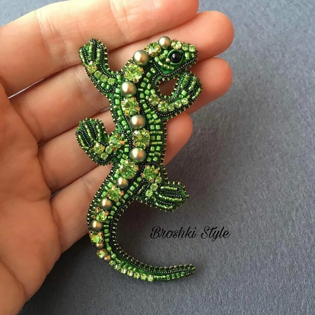 Ящерицы для начинающих. Beaded Gekko ящерица. Варан саламандра геккон брошь. Брошь ящерица из бисера. Брошь из бисера ящерка.